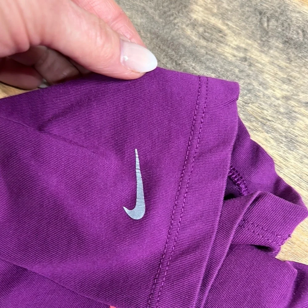 NIKE Ladies Dri-Fit Graphic Fitted Short Sleeve Tee, Size M
